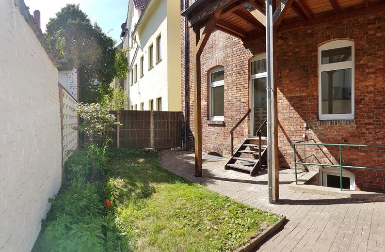 Centrumsnahe Anliegerstrasse, mit eigenem Garten – Eigener Garten