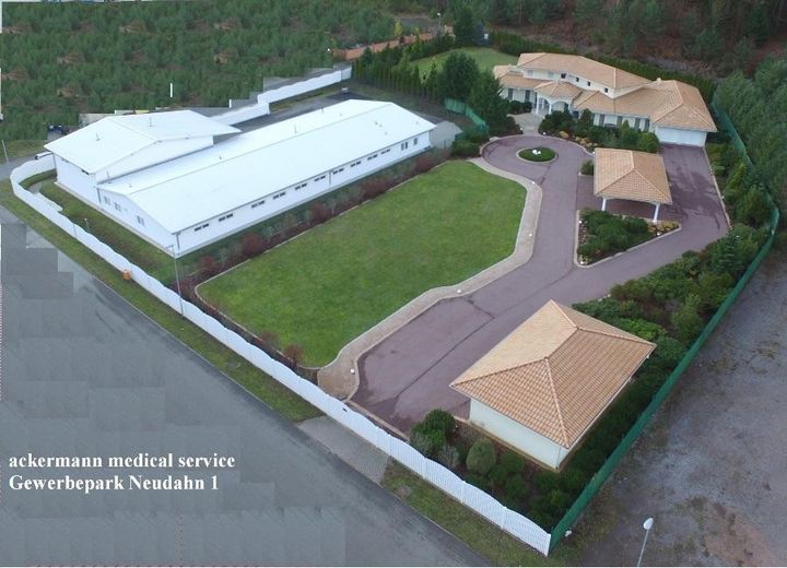 Villa und Halle auf Gesamtarea