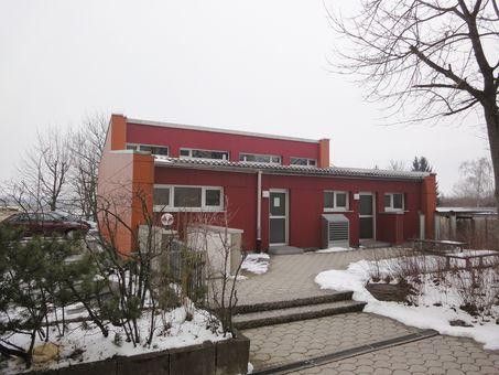Freies möbliertes Apartment, Schwimmhalle, Sauna, S-Bahn München, von privat – Schwimmhalle und Sauna