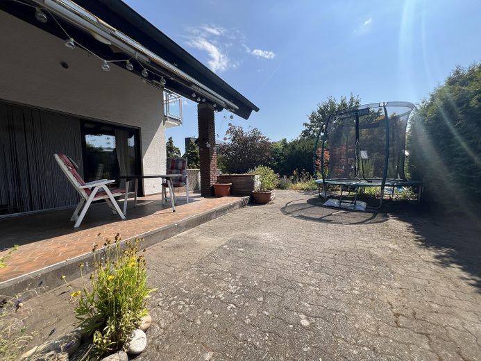 Hell und großzügig geschnitten - Freistehendes Einfamilienhaus mit Garten und Kamin – Foto 26