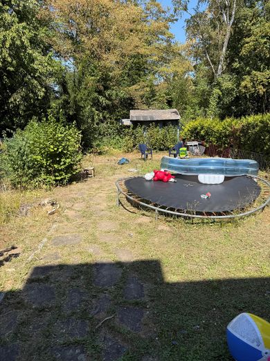 3-Zimmer-Wohnung mit großzügigem Privatgarten und Terrasse – Garten