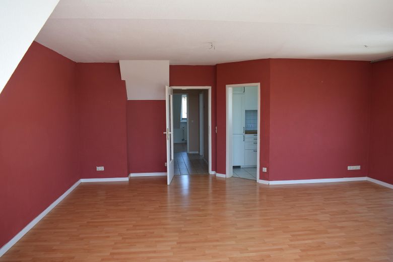 Provisionsfrei! 3-Zimmer Maisonette im 3. OG – Wohnzimmer (II)