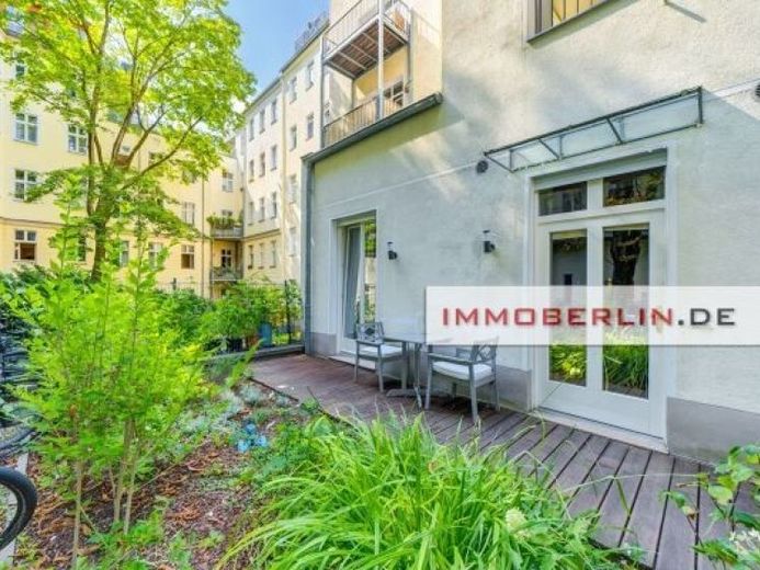 IMMOBERLIN.DE - ¡Ubicación privilegiada en Samariterkiez! Armonioso piso en planta baja con gran terraza – Foto 1