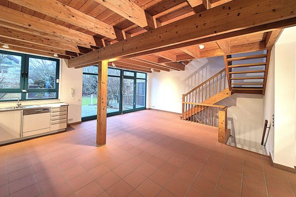Frankfurt-South, in Dietzenbach-Steinberg, very nice house with large garden, garage, fitted kitchen and sauna.