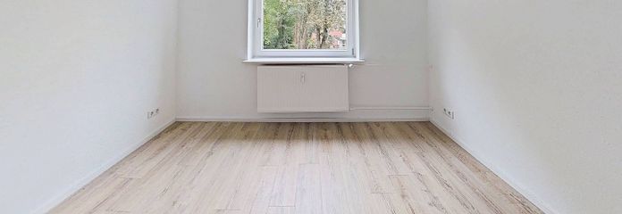 Moderne 2-Zimmer-Wohnung mit EBK in fußläufiger Nähe zum Stadtpark – Wohn- und Esszimmer