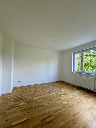 Erstbezug nach Renovierung - charmante 3-Zimmerwohnung am Südring – Großes Schlafzimmer