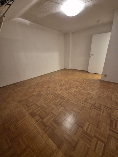 Sonnige Maisonettewohnung – Schlafzimmer leer 