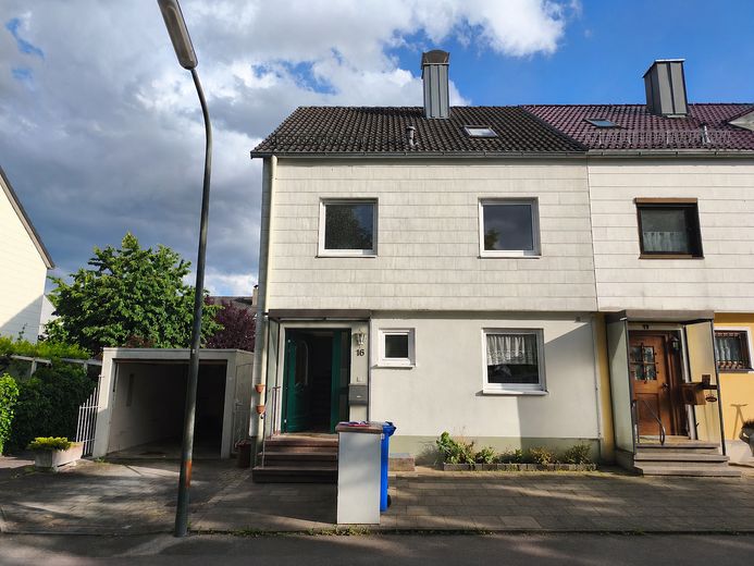 Hausansicht von der Straße