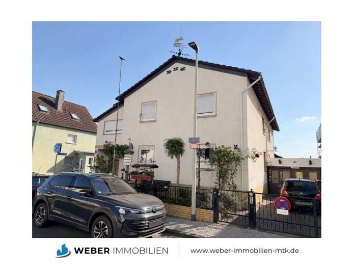 1-2 Generationenhaus mit SONNEN-Garten in RUHIGER Seitenstraße von WEILBACH – Straßenansicht 1