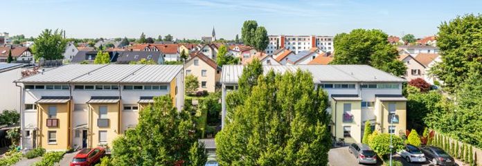 Słońce, dalekie widoki, przestrzeń: penthouse nad dachami Hattersheimu