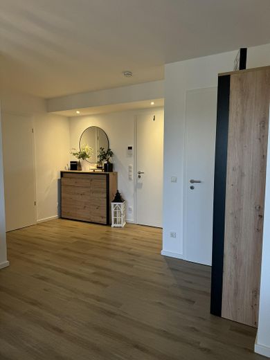 Erdgeschosswohnung (Neubau) mit großer Terrasse in Merzenich – Garderobe