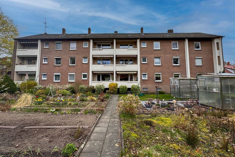 Endlich Raum für alle: 130m² Maisonette mit 4 Schlafzimmern &amp; zwei Garagen in Lüssum-Bockhorn – Haus Rückseite