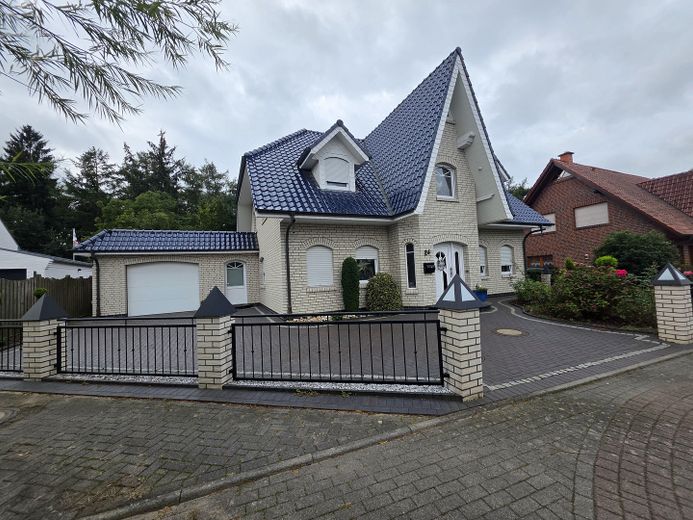 Detached house in Cloppenburg – Photo 1