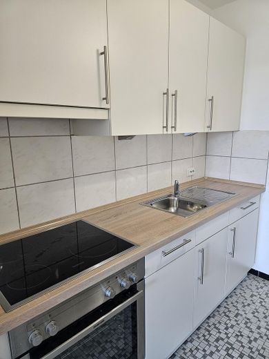 Der erste Schlüssel, der wirklich Dir gehört: Sanierte Wohnung mit Balkon – Küche 