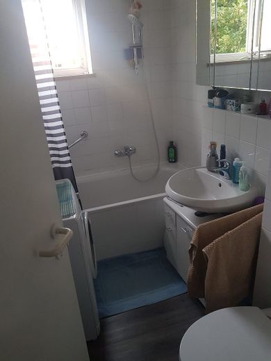 Stadtnahe 2 Zimmerwohnung in ruhiger Lage – Badezimmer