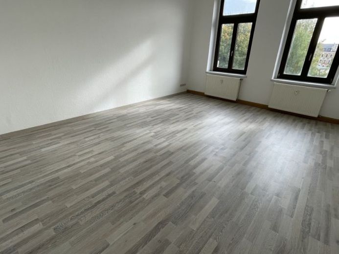 TOP Wohnung im 1. OG -  neues Laminat + neues Badezimmer mit Fenster u.v.m. – Foto 1