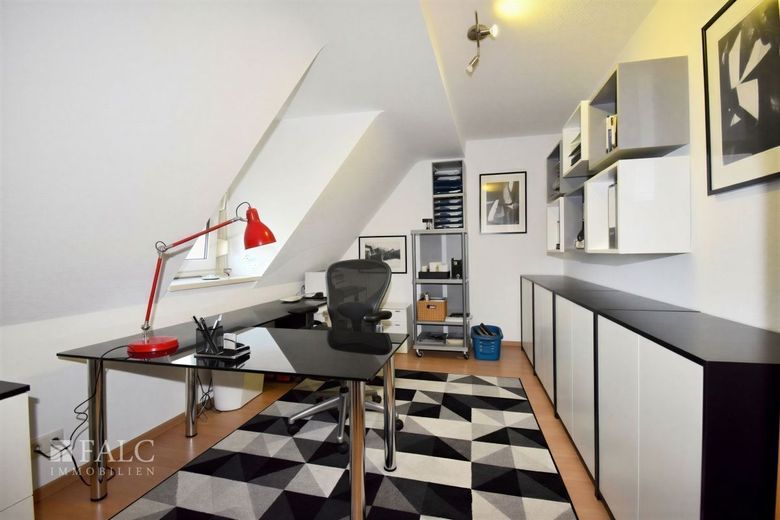 Haus incl. Pferdestall bzw. 2.Baufenster – Büro/ Kind (KI generiert)