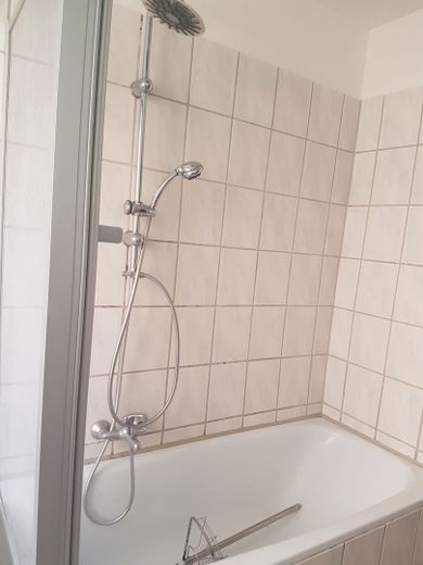 Badezimmer mit Badewanne