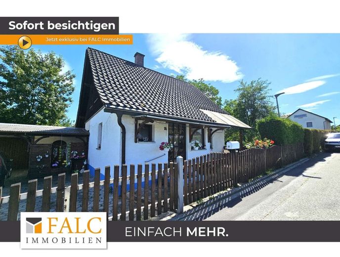 Charmantes Einfamilienhaus mit großzügigem Grundstück – Außenansicht