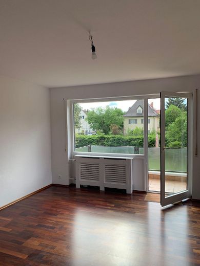 Schlafzimmer  Blick auf Balkon