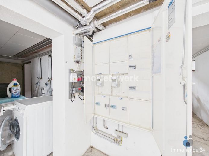 NEU***aufwendig saniertes 2 Familienhaus mit Garagen in Kreuzau Drove***NEU – Keller Elektrik Waschküche