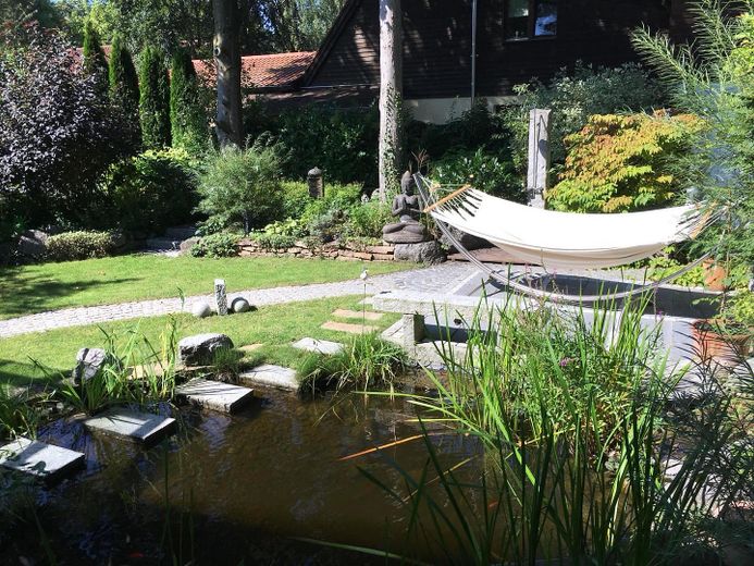 Baldham, Freistehendes Einfamilienhaus in sehr ruhiger Lage – Garten und Teich
