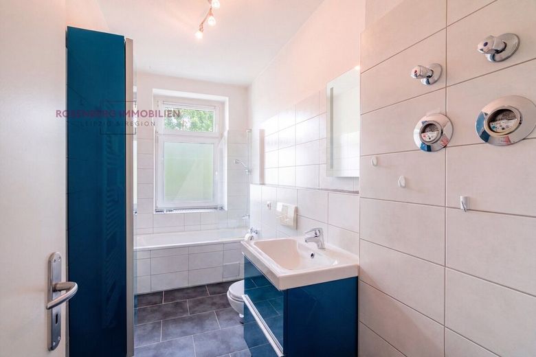 *BEZUGSFREI* Denkmalgeschützte 2-Zimmer Wohnung in Leipzig Alt-West – Immobilie in Leipzig zu verkaufen _ 2 Raumwohnung _ Rosenberg Immobilien _ Badezimmer