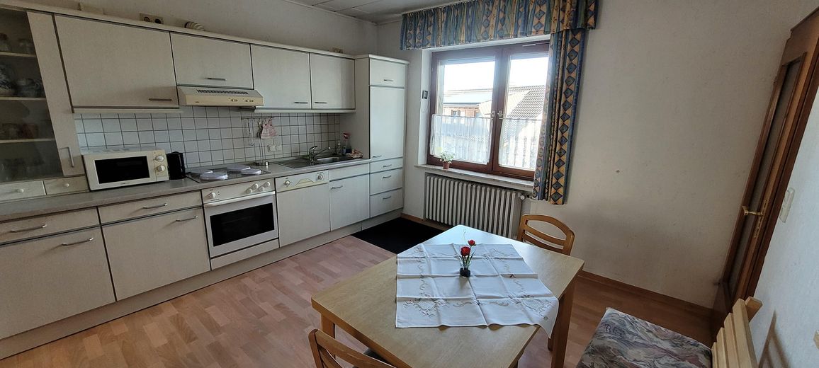 Casa unifamiliare con officina – spazio per vivere e creare – Wohnküche