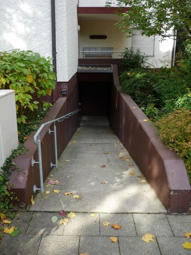 Auffahrt / Rampe Keller