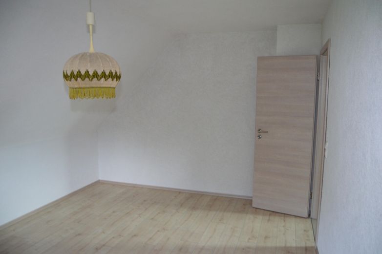Mehrfamilienhaus provisionsfrei – 1 Einheit vermietet, 1 Einheit frei für Sie – WG 1: Schlafzimmer 2
