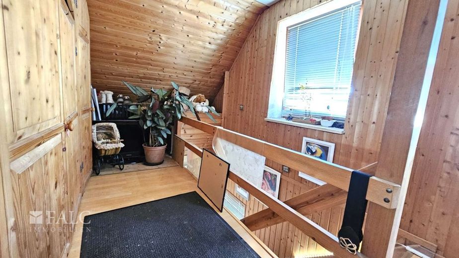 Charmantes Einfamilienhaus mit großzügigem Grundstück – Flur OG