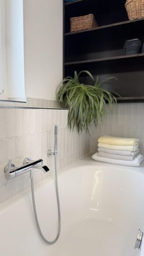 Ohne Makler: Seltene Kombi aus Stadt, Ruhe und  & außergewöhnlicher Ausstattung (Klimaanlage,...) – neues Bad