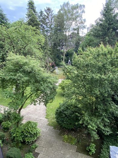 Garten mit Spielplatz