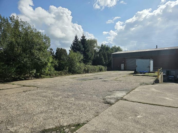 Trasteros, nave de 600/700 m², oficinas, plazas de aparcamiento en nave (turismos, autocaravanas), superficie al aire libre, contenedores – Foto 2