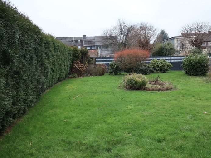 Modernisiertes Einfamilienhaus zur Miete: Modernes Familienglück mit XL-Garten in Bochum-Harpen! – Garten
