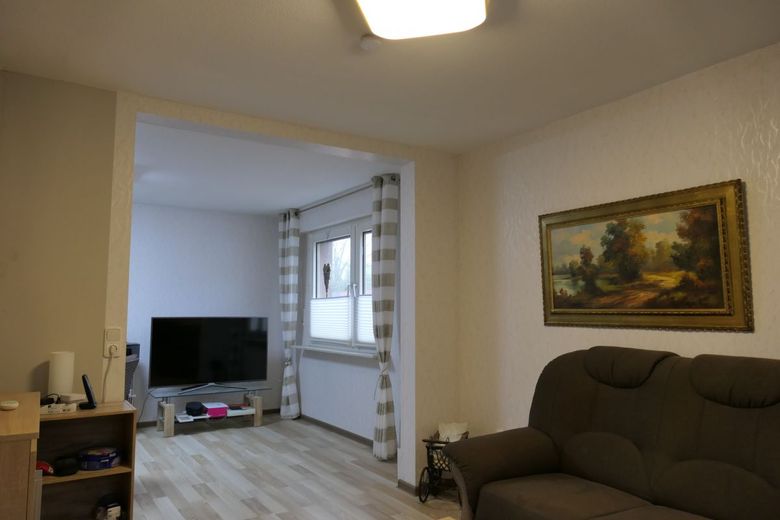 Doppelter Wohntraum auf einem Grundstück - Zwei Häuser, ein Zuhause! – Wohnzimmer Haupthaus