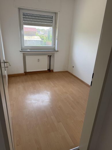 Ruhige Wohnung mit Gartennutzung im 1. OG – Büro / Kinderzimmer