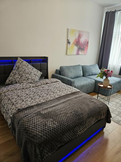 WG-Zimmer möbliert & frisch saniert – 8 Min. zur HTW Uni / Furnished room in a shared apartment – Zimmer 1 / Room 1 