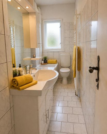 Luminoso apartamento de 3 habitaciones con balcón y vistas al jardín – Bad