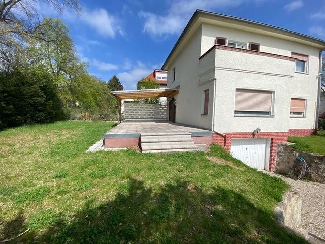 Gesamtansicht mit Terrasse