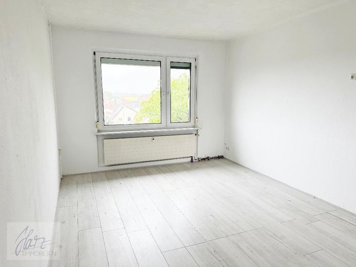***CHARMANTE EIGENTUMSWOHNUNG IN GEPFLEGTER WOHNANLAGE*** - Ideal für Eigennutzer und Kapitalanleger – Wohnzimmer