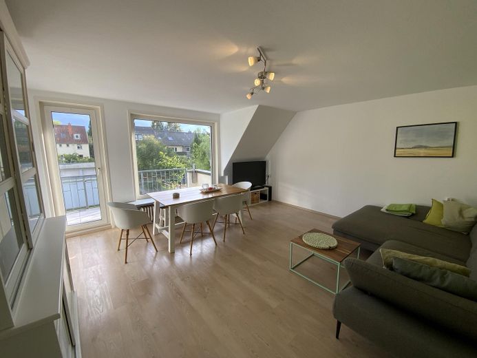 Wymarzone, słoneczne mieszkanie 3-pokojowe, duży balkon od południa, po remoncie, w najlepszej centralnej lokalizacji – großzügiges Wohnzimmer