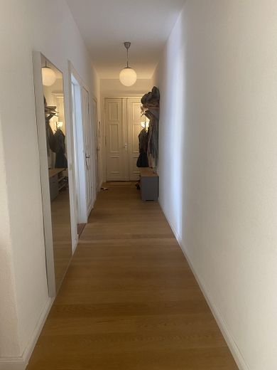 108 m² Altbauwohnung mit 30 m² Dachterrasse und zwei Balkonen im Samariterviertel – Foto 6