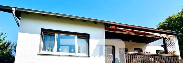 Altengerechtes kompaktes Wohnhaus mit Terrasse / Garage und großem Garten für Naturliebhaber