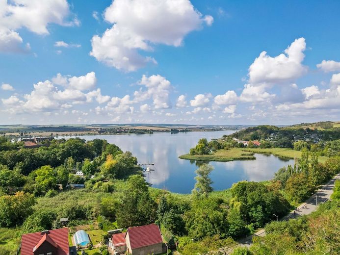 Traumgrundstück in Seeburg - genehmigte Bauvoranfrage für Wohnbebauung &amp; unverbaubarer Seeblick! – Außenaufnahme