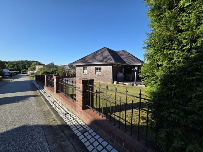 Gepflegtes Einfamilienhaus in attraktiver Lage zwischen Stadt und Meer – Foto 1