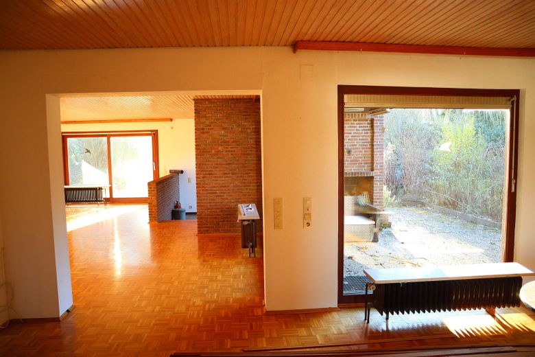Großzügiges Einfamilienhaus mit Traumgrundstück und Taunusblick – Esszimmer, offenes Wohnzimmer