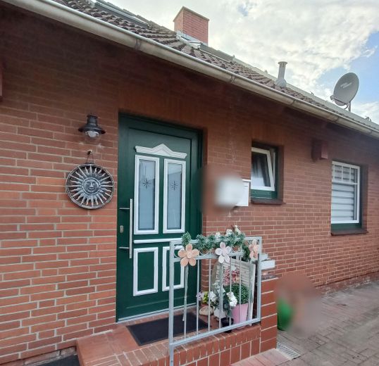 Einfamilienhaus Freistehend - großräumig saniert – Hauseingangsbereich