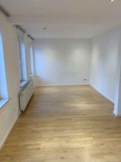 Moritzberg: 4,5-Zimmer-Maisonette-Wohnung mit Balkon und Garten – Wohnzimmer