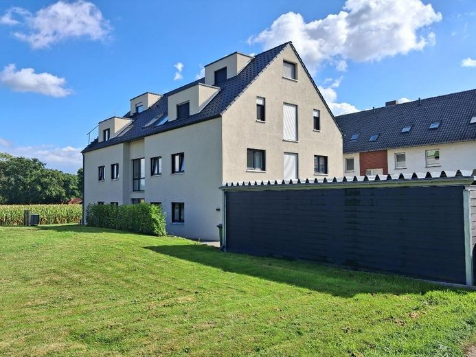 Moderne 3-Zimmer-Erdgeschosswohnung mit Terrasse und Carport in Bad Oeynhausen-Werste – Außenansicht